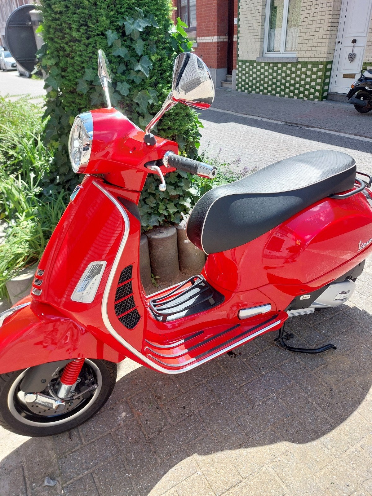Vespa 125 gts in nieuwstaat, Fietsen en Brommers, Scooters | Vespa, Ophalen