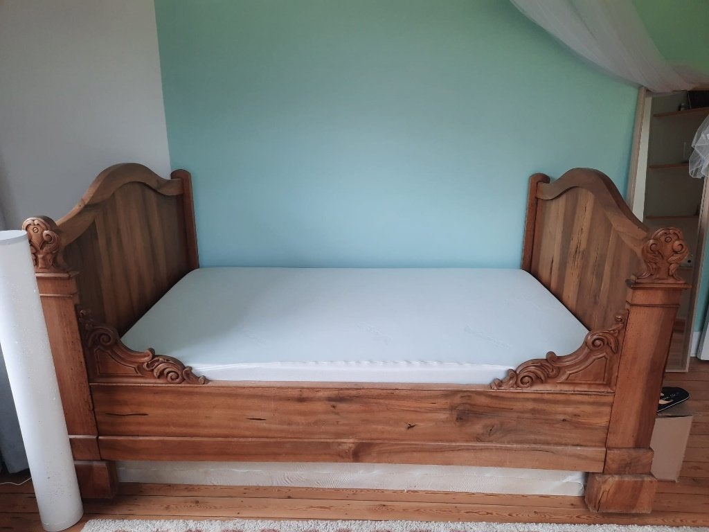 Très beau lit ancien avec matelas comme neuf fait sur mesure, Maison & Meubles, Chambre à coucher | Lits, Brun, Enlèvement, 120 cm