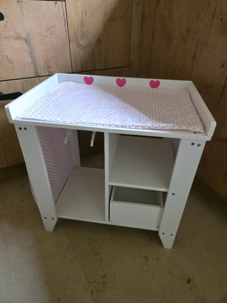 Houten poppenbed en verzorgingstafel, Enfants & Bébés, Jouets | Jouets en bois, Enlèvement, Utilisé, Meuble ou Kitchenette