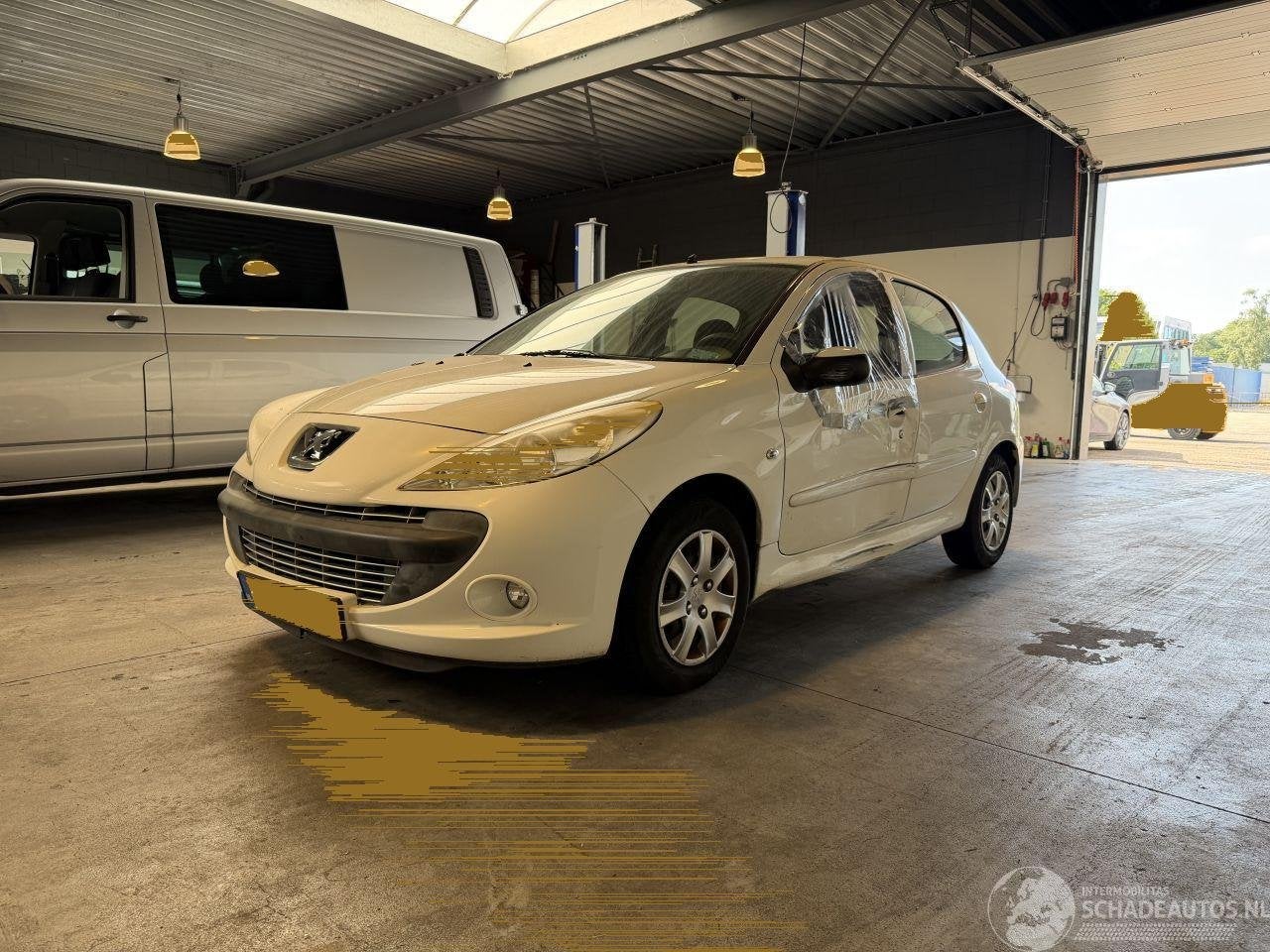 Peugeot 206+ 1.4 XS (bj 2010), Auto diversen, Ongevalwagen, Peugeot, Handgeschakeld, Benzine, Stadsauto, Wit