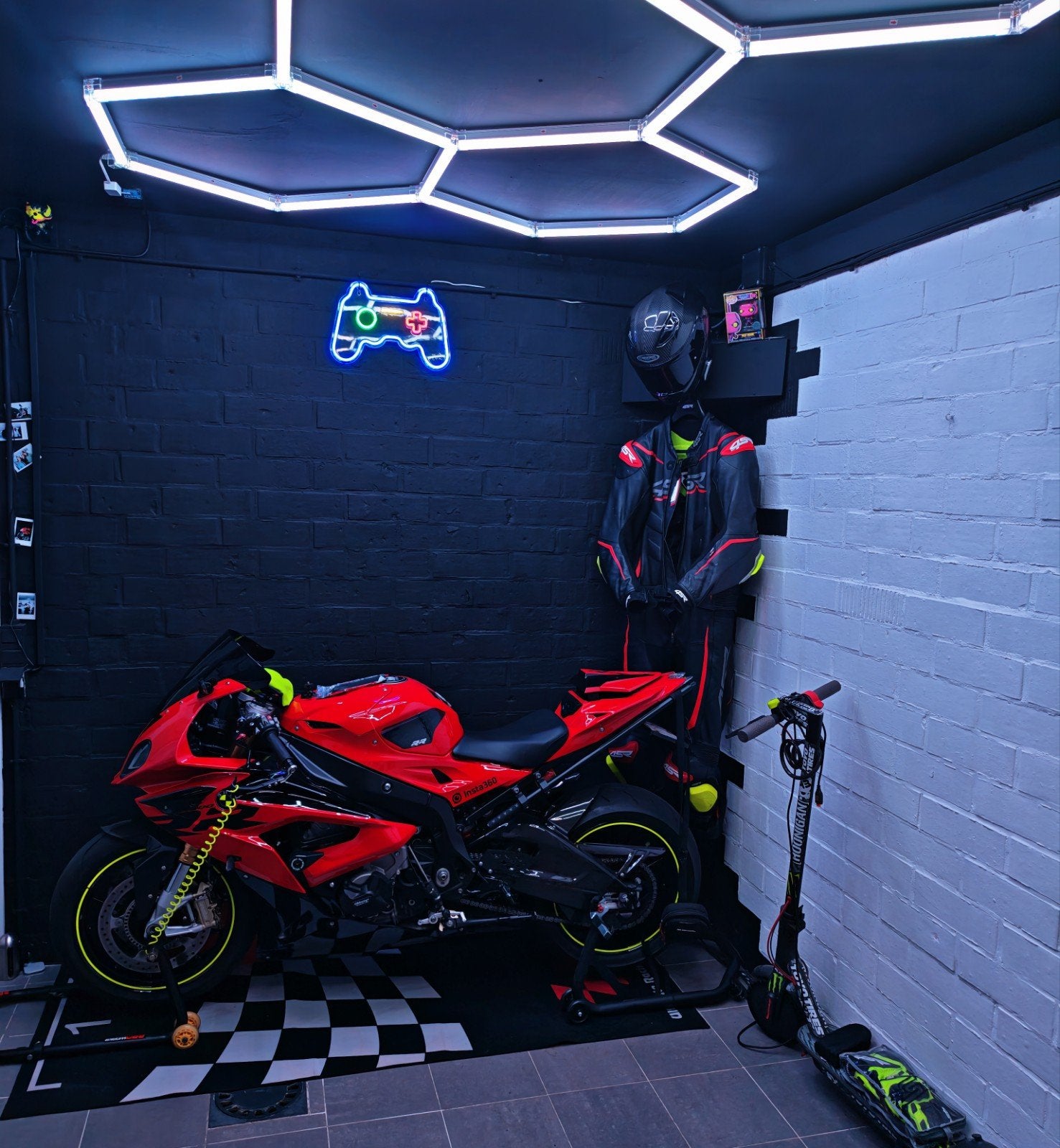 BMW S1000RR 2018 - Rood/Carbon + extra's 13500km, Motoren, Nieuw, Motorrijbewijs A, Handvatverwarming, Handgeschakeld