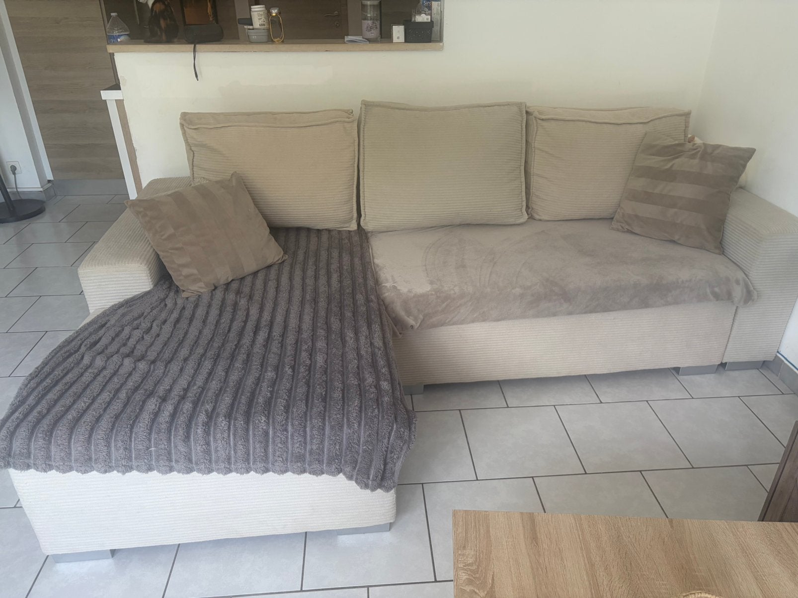 Canape lit beige acheté il a deux mois, Enlèvement, Comme neuf, Tissus, 150 à 200 cm