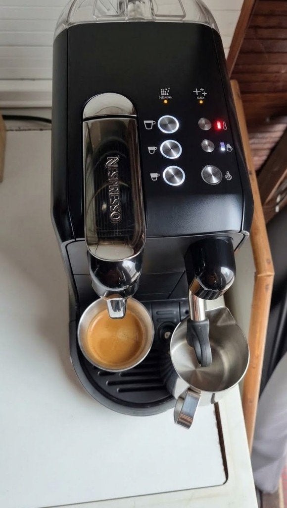 Nespresso Creatista uno perfecte staat!, Koffiepads en cups, Ophalen of Verzenden, 2 tot 4 kopjes, Afneembaar waterreservoir