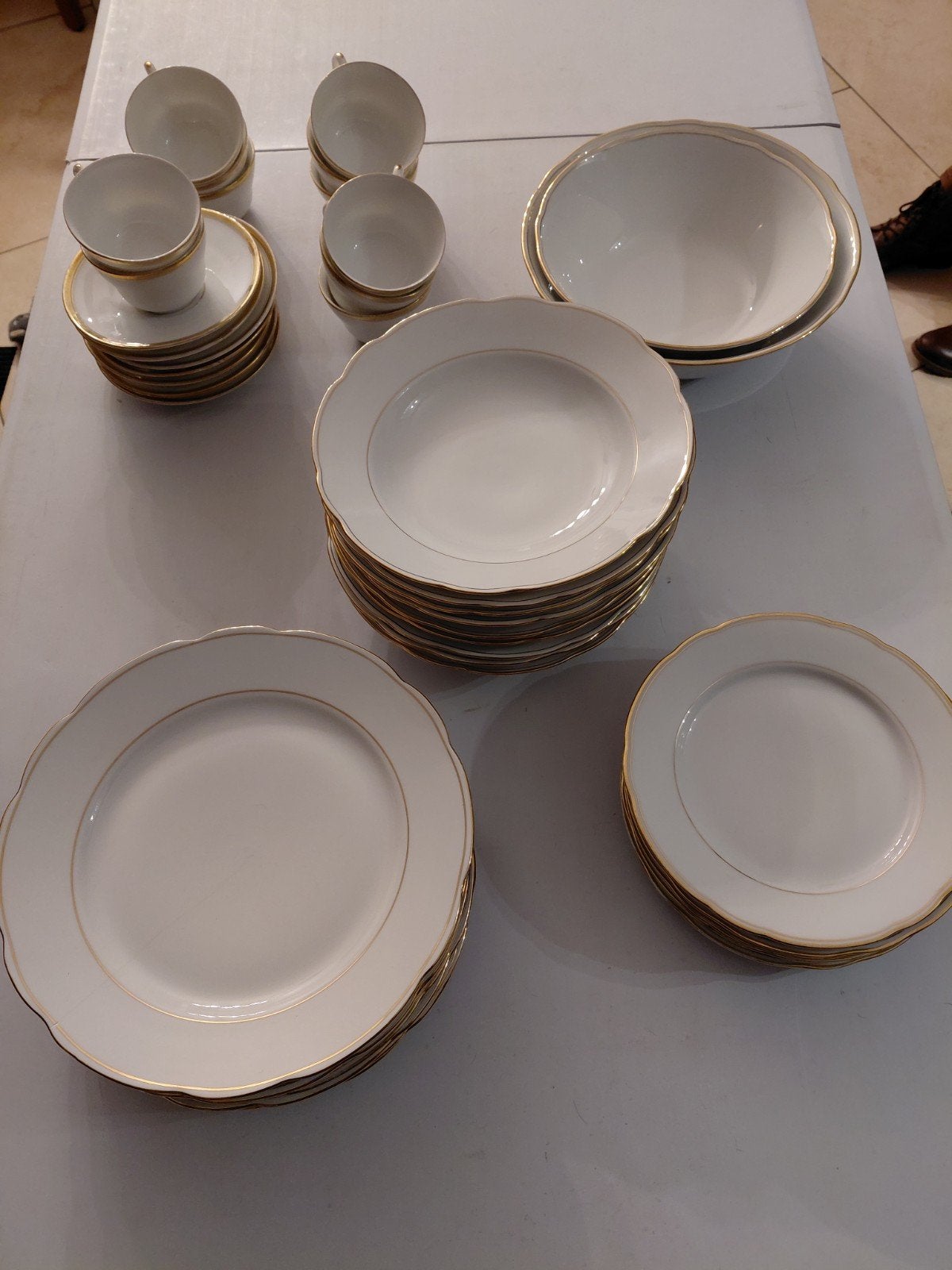 servies met goud boordje, Enlèvement, Assiettes(s)