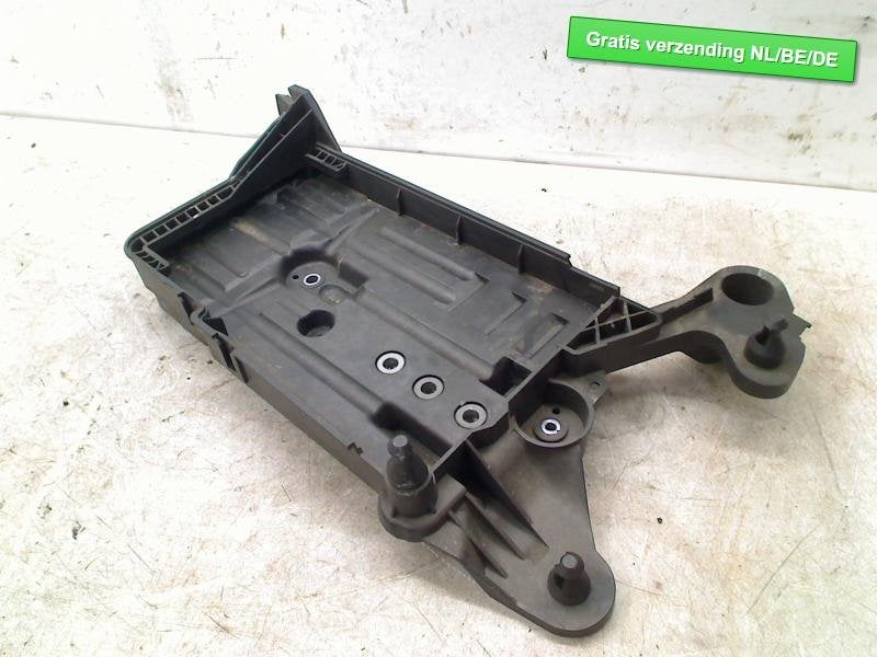 BAC A BATTERIE Golf VII Variant (AUVV) (5Q0915331K), Volkswagen, Volkswagen AG, Utilisé, Kundenbetreuung@volkswagen.de