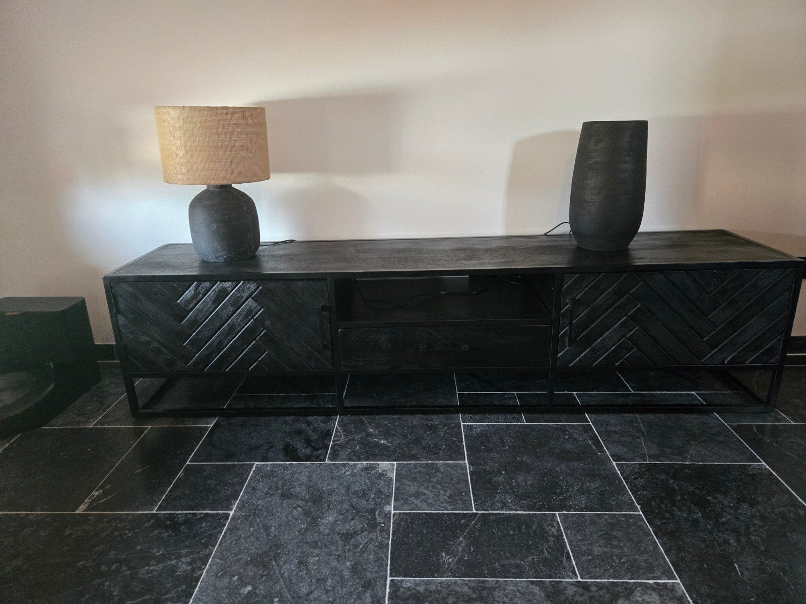 meuble TV en bois de manguier noir à chevrons, 25 à 50 cm, 200 cm ou plus, Moins de 100 cm, Comme neuf