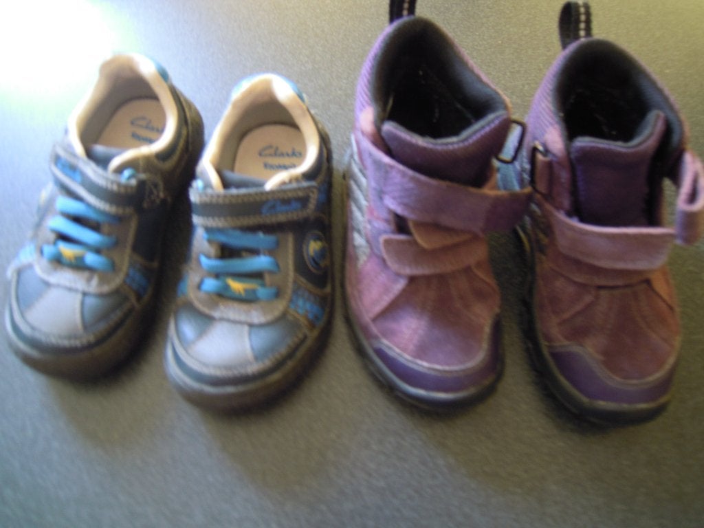 Clarks Dinosaurus schoentjes Mt 24 en hoge sneakers, Kinderen en Baby's, Babykleding | Schoentjes en Sokjes, Ophalen of Verzenden