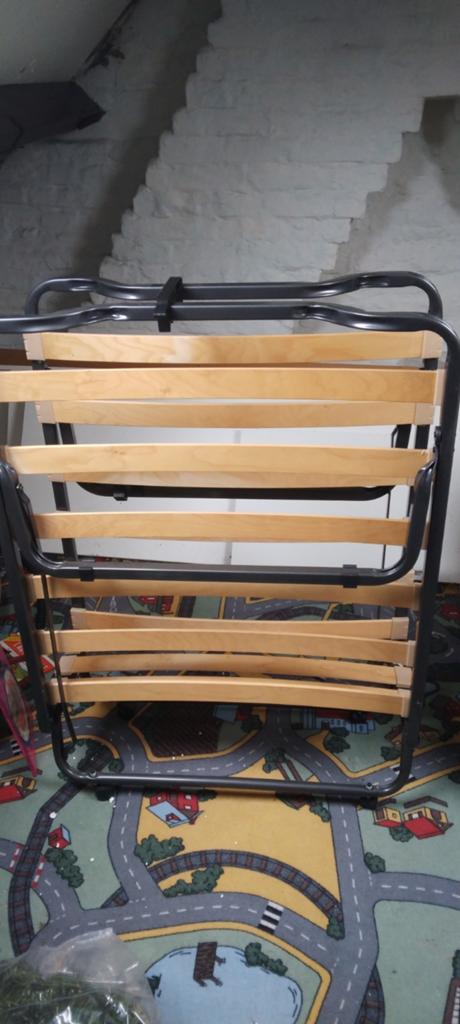 Lit pliant à lattes, Enlèvement, Matelas