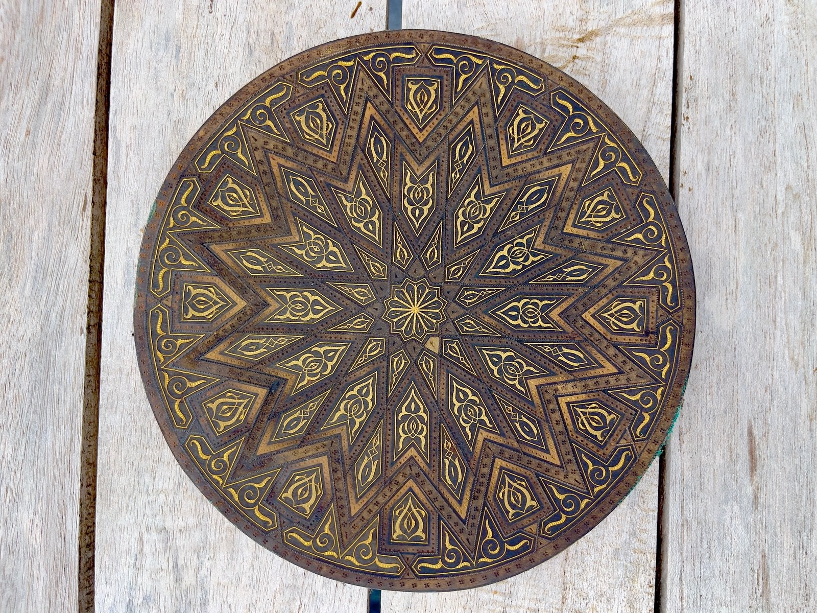 Zeer mooi oud klein ambachtelijk tafelblad 315gr 18 cm, Ophalen