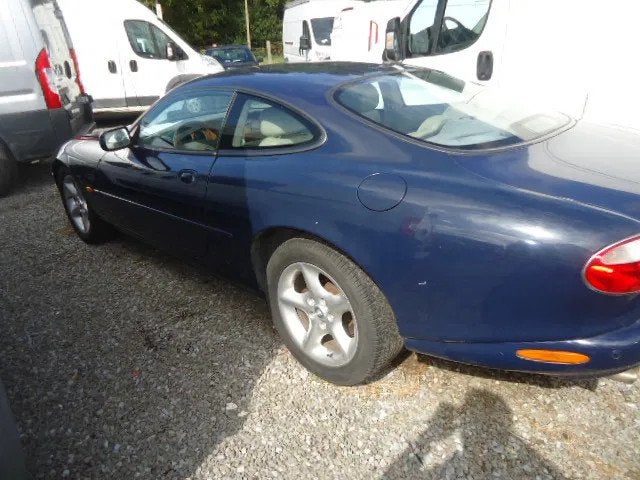 Jaguar XK coupe ,4.0 benzine ,Full Option ,121 dkm , 1 ste e, Auto's, 4 zetels, Gebruikt, https://public.car-pass.be/vhr/b5d126d5-abd0-41e7-9110-adc8196ec669https://public.car-pass.be/vhr/c3adbf6c-a73d-4ddc-af8a-3ead042f00de