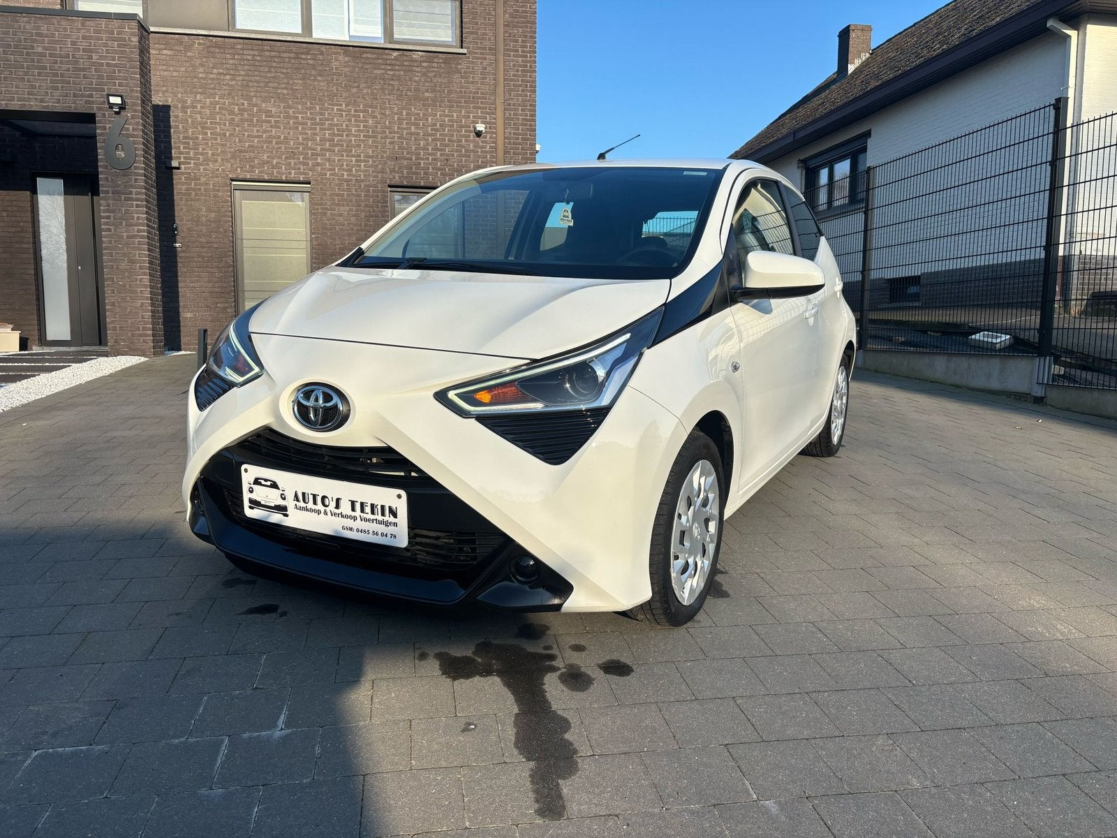 Toyota Aygo 1.0 VVT-I -benzine met achteruitrijcamera, Voorwielaandrijving, 4 deurs, Stof, Wit
