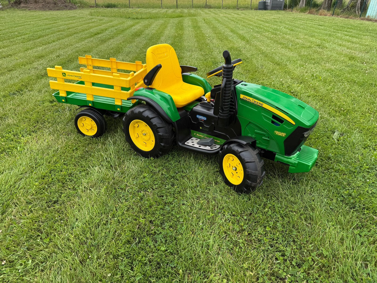 John Deere elektrische kindertractor Peg Perego, Kinderen en Baby's, Speelgoed | Buiten | Accuvoertuigen, Ophalen, Zo goed als nieuw