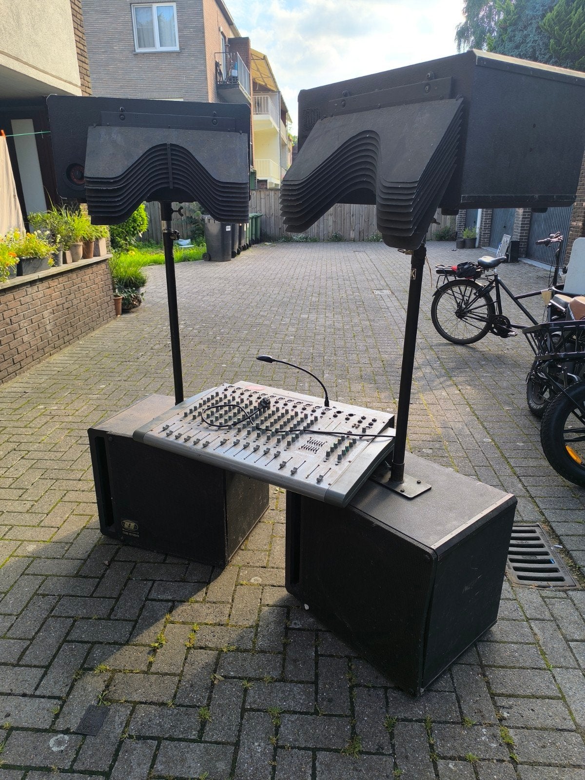 Grote luidsprekers voor festivalvieringen, 1600 watt mengpan, Ophalen