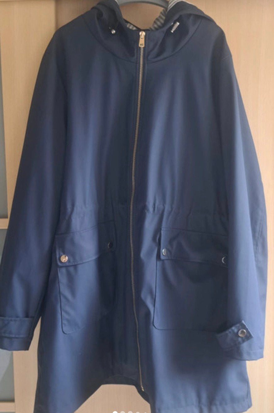 Lola & Liza regenjas maat 48 donkerblauw, Kleding | Dames, Grote Maten, Ophalen of Verzenden, Gedragen, Blauw