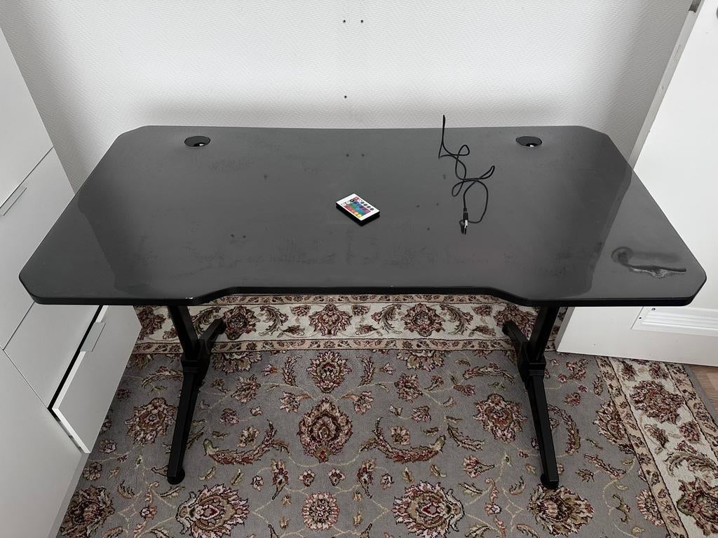 Bureau voor gamers, Ophalen, Zo goed als nieuw, Zwart, Hout