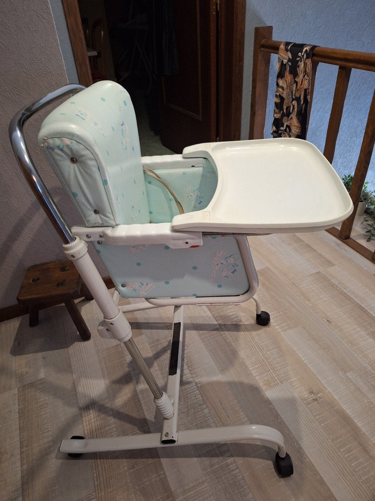Chaises bébé, Enlèvement