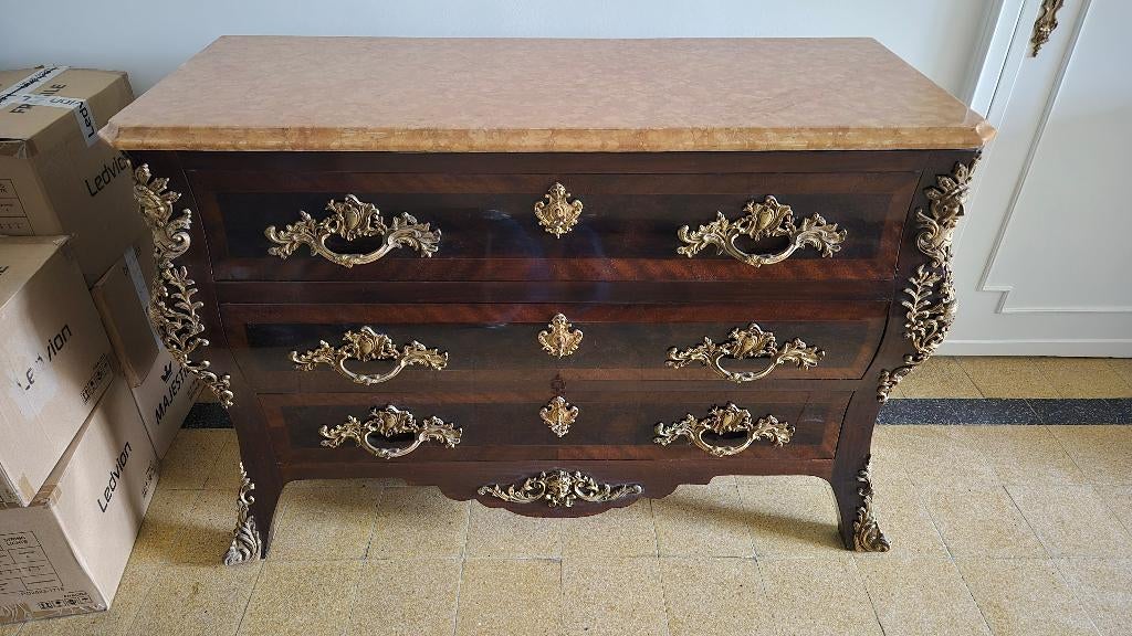 Napoleon III commode met marmeren blad en bronzen beslag, Enlèvement