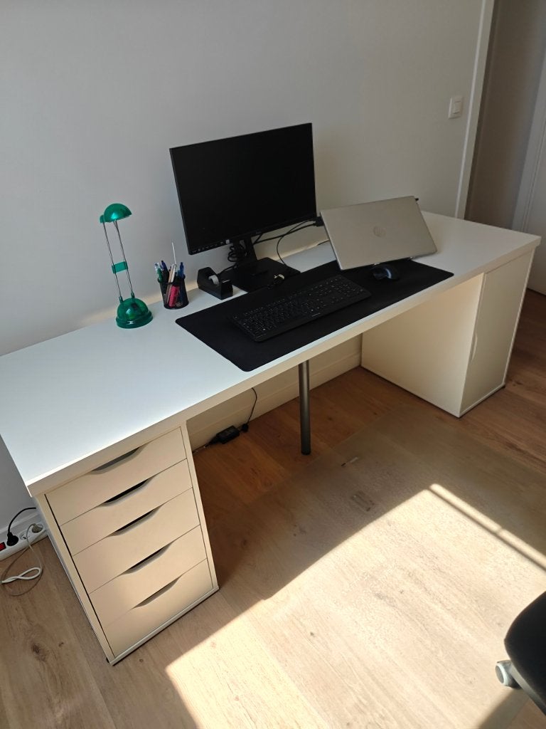 Wit bureau IKEA, Huis en Inrichting, Bureaus, Ophalen, Zo goed als nieuw, IKEA, Overige materialen