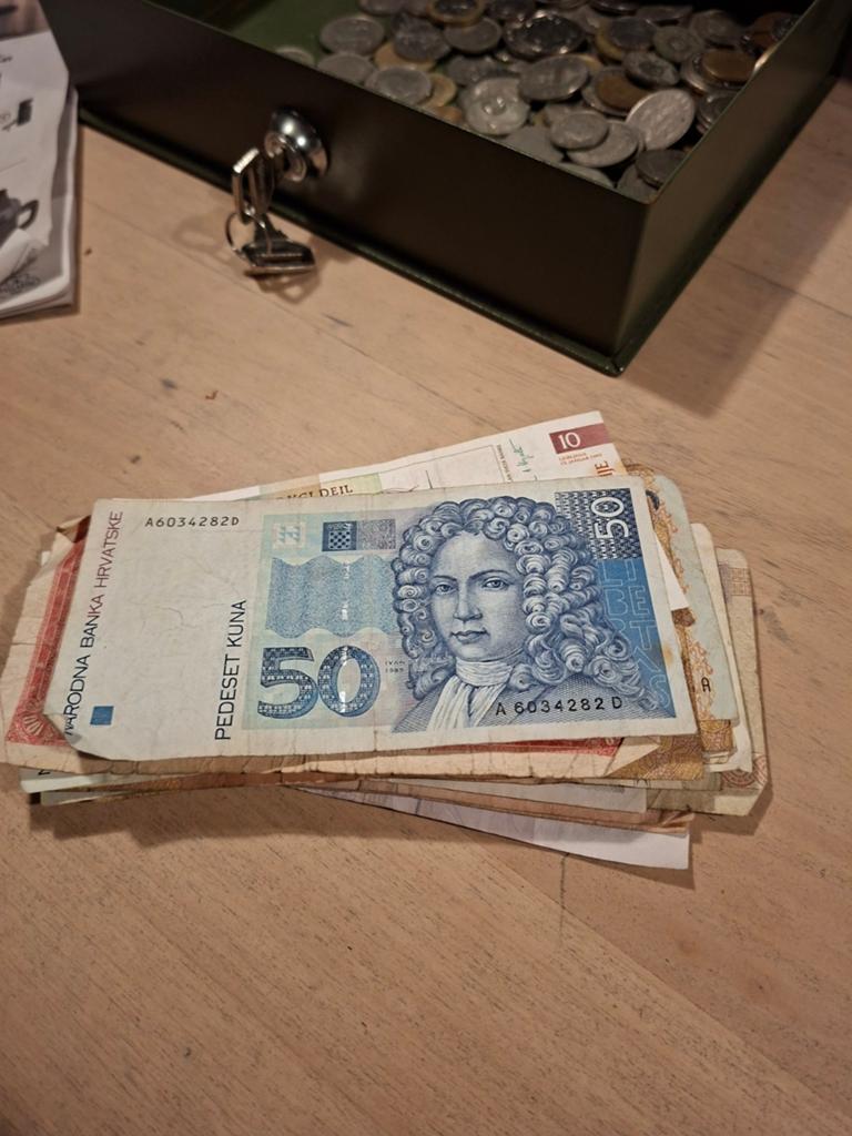 Dive vreemd geld, Postzegels en Munten, Ophalen