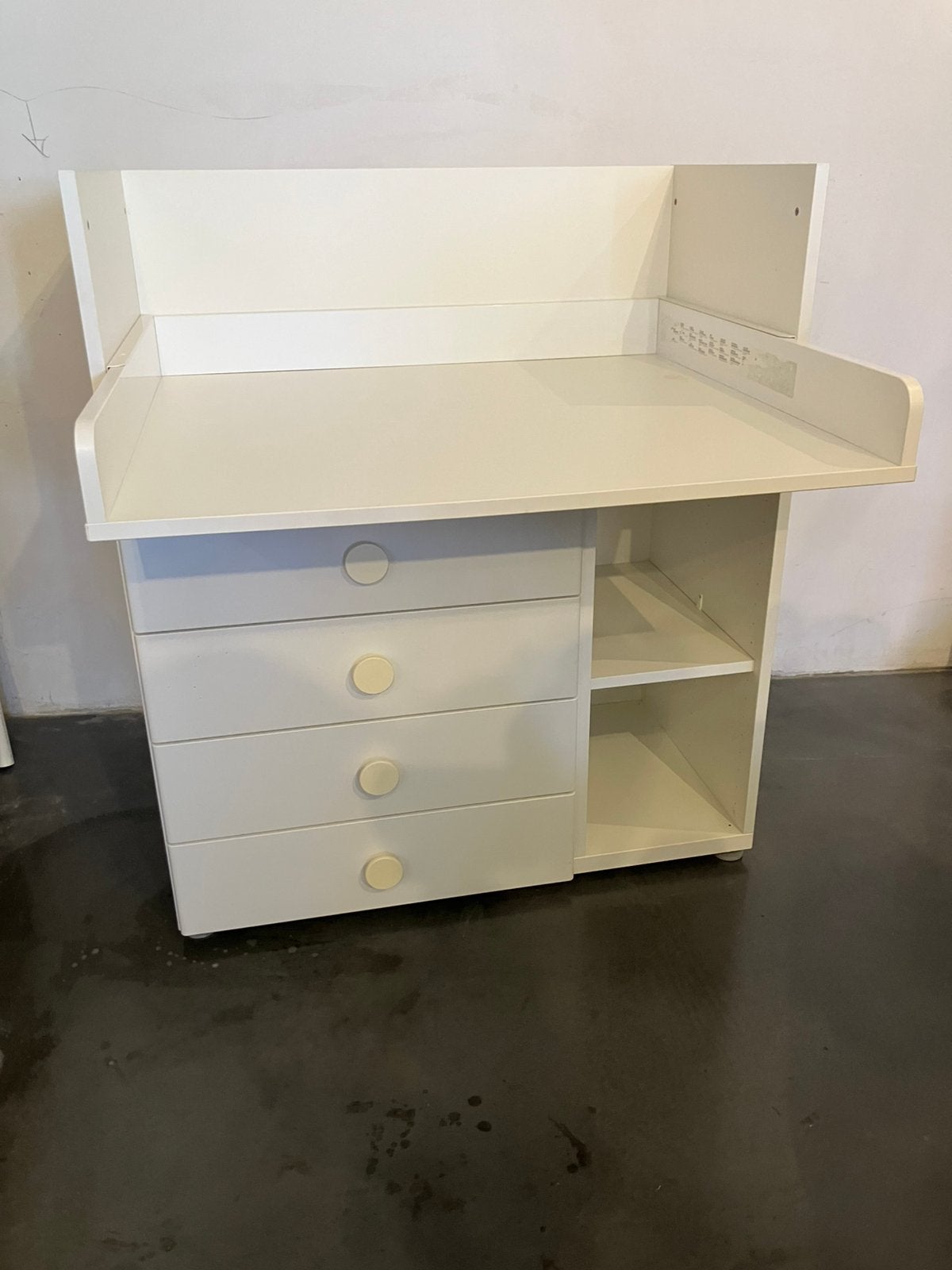 Småstad - commode, verzorgingstafel/bureau met 4 lades, Ophalen, Zo goed als nieuw, Commode