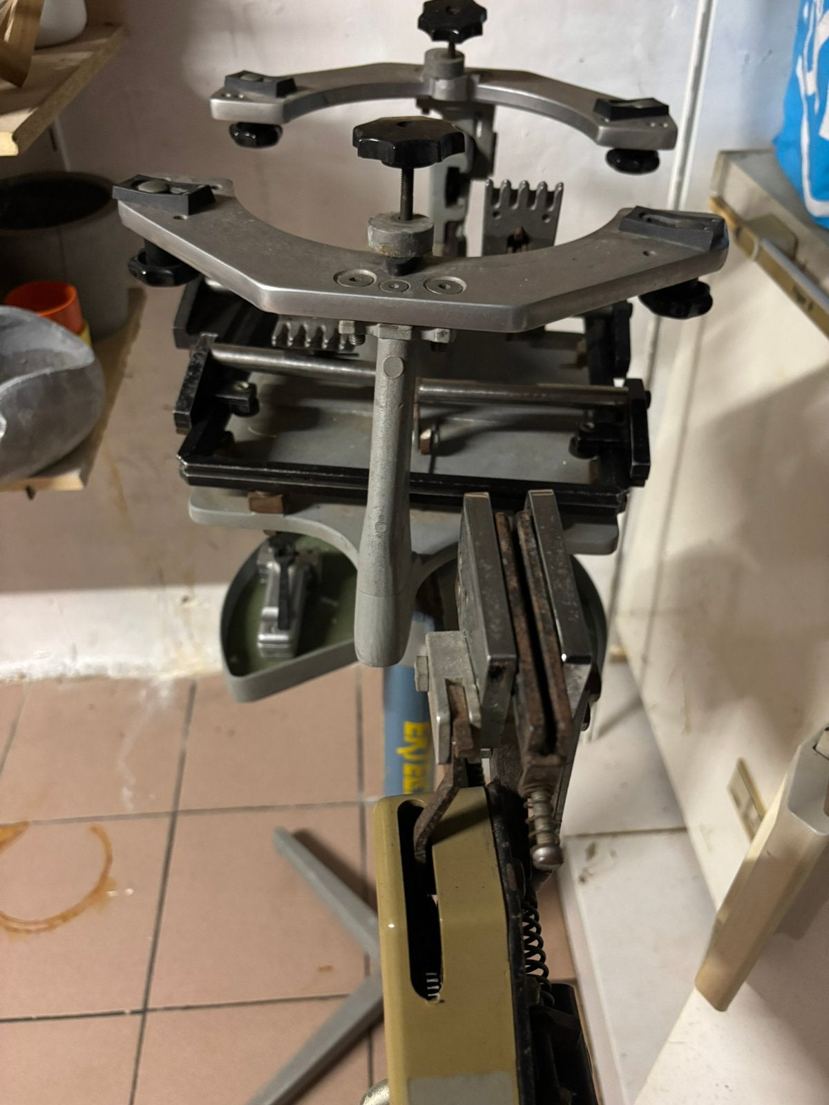 Besnaringsmachine gratis op te halen, Doe-het-zelf en Bouw, Gereedschap | Freesmachines, Ophalen, Gebruikt