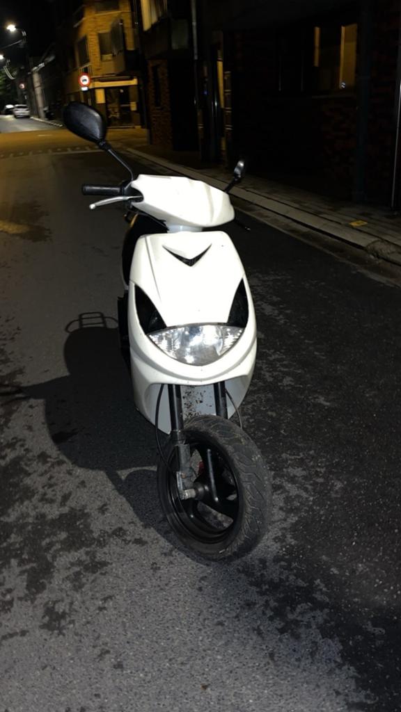 Viva city 50cc, Fietsen en Brommers, Scooters | Peugeot, Ophalen, Zo goed als nieuw, Vivacity