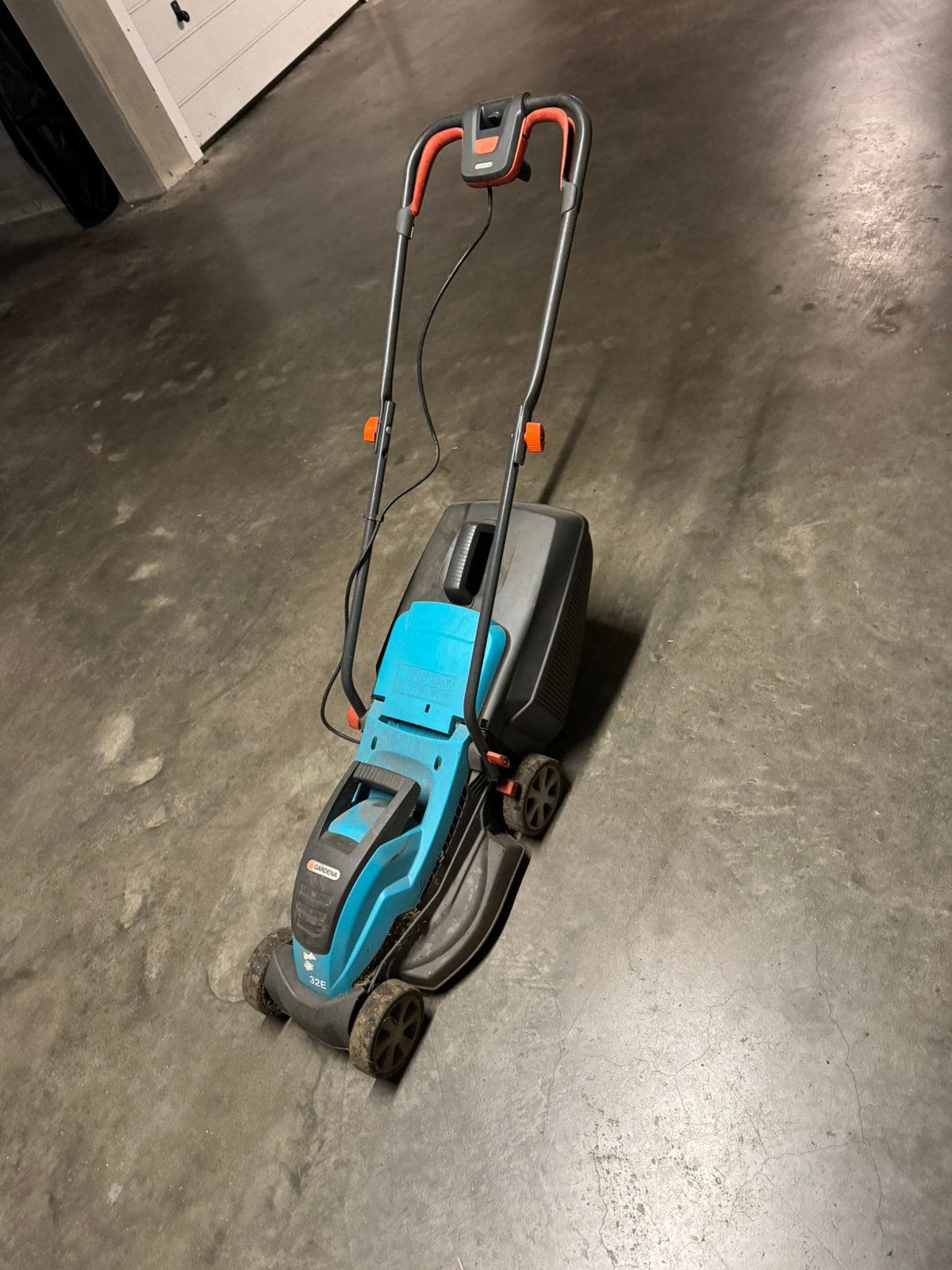Grasmachine Gardena 32E heel weinig gebruikt, Tuin en Terras, Ophalen, Cirkelmaaier, Gebruikt, Elektrische grasmaaier
