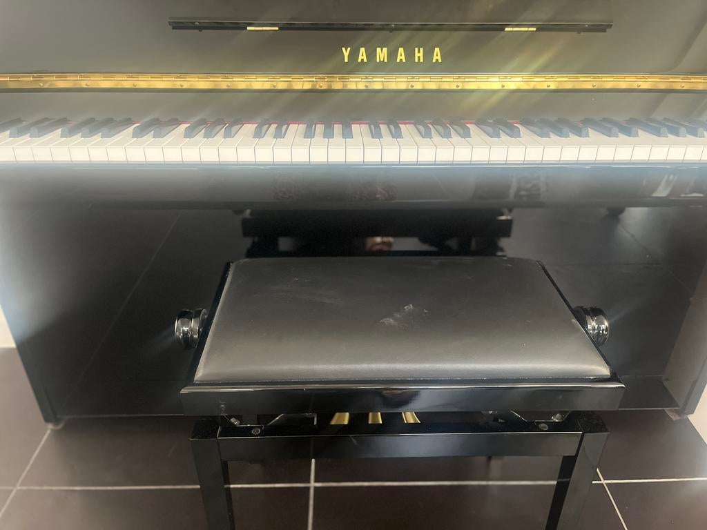Piano de buffet Yamaha, Musique & Instruments, Pianos, Enlèvement, Comme neuf