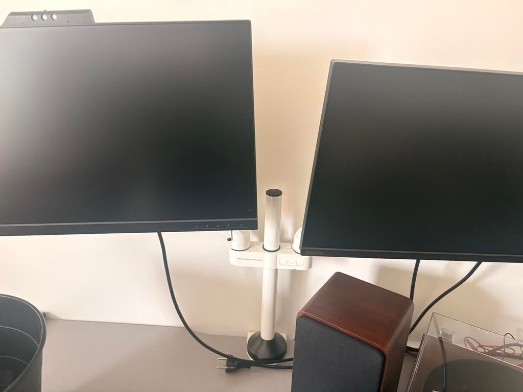 Thinkvision 24” screens with mounting arm from multibracket, Ophalen, IPS, 101 t/m 150 Hz, Full HD