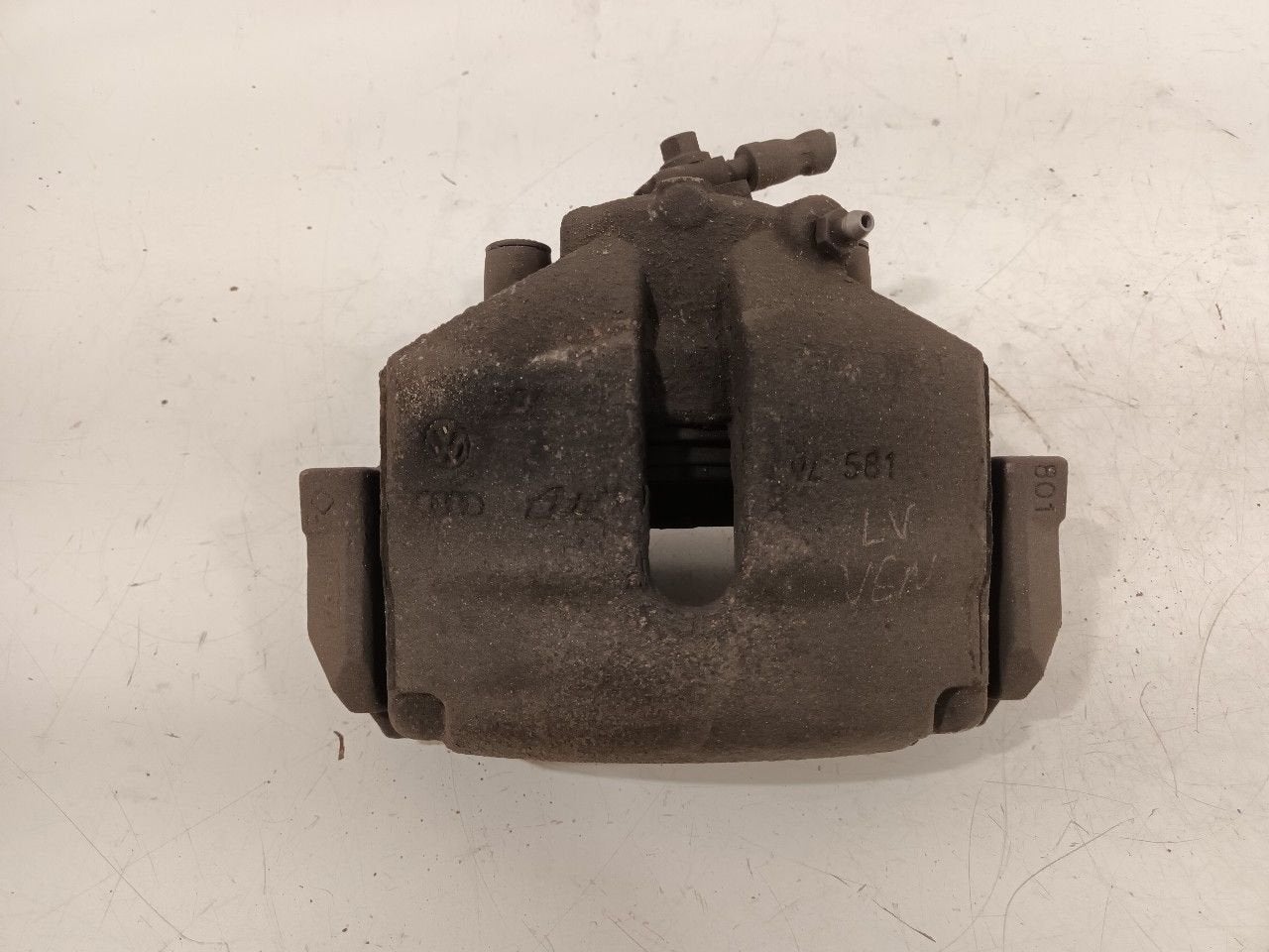 Remklauw links voor Volkswagen Scirocco, Onderdelen@venauto.nl, Van der Ven Autorecycling B.V., Ettenseweg 76, 4706 PB Roosendaal, The Netherlands