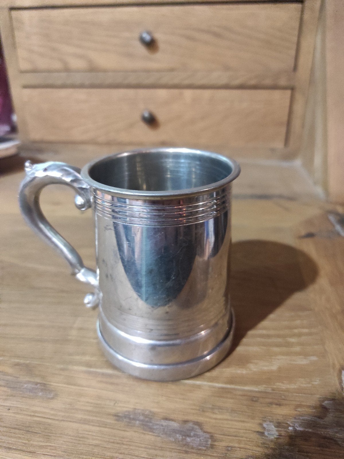 Chope à bière modèle classique en étain anglais, Enlèvement
