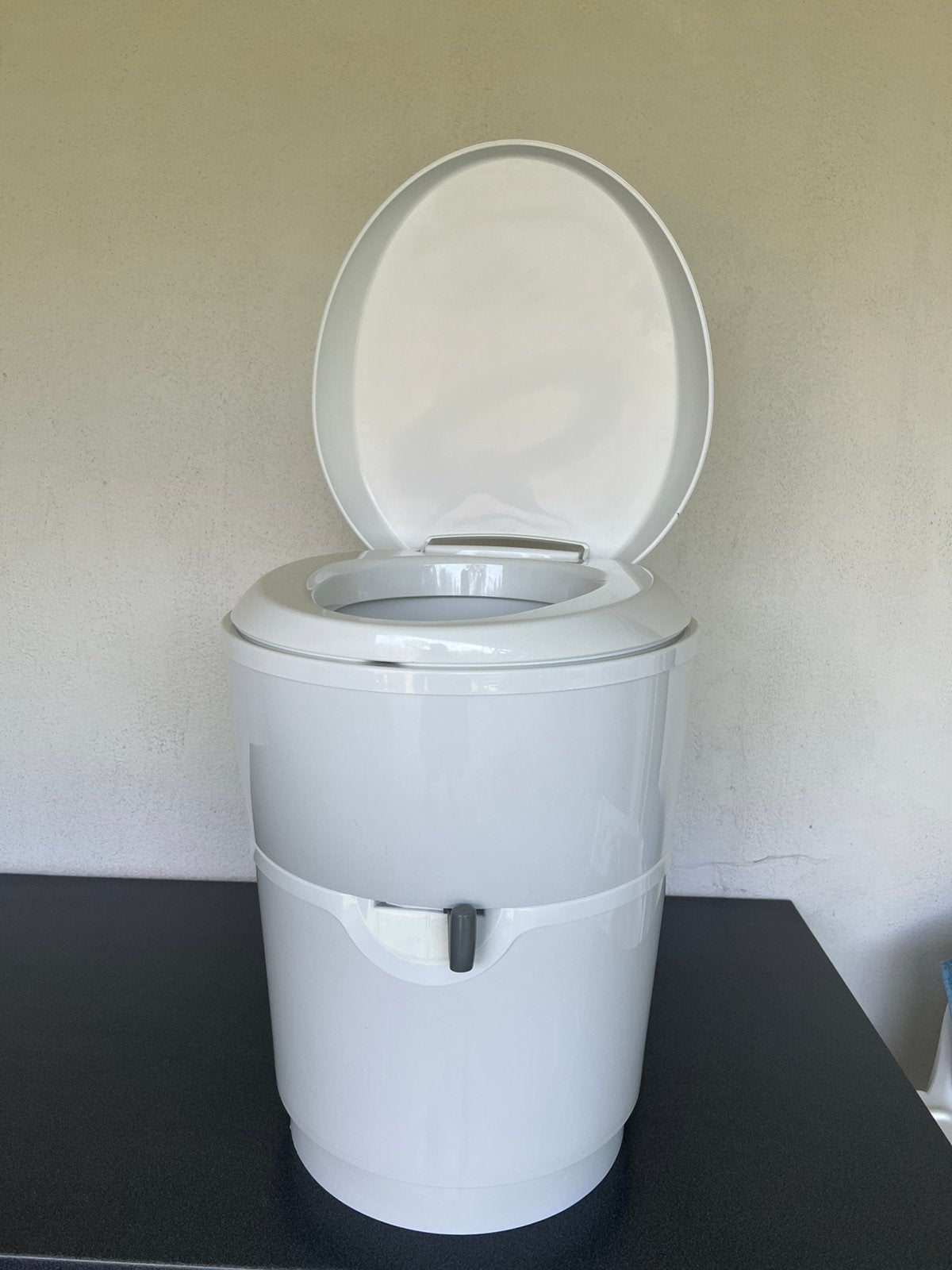 Thetford toilet, Ophalen, Nieuw