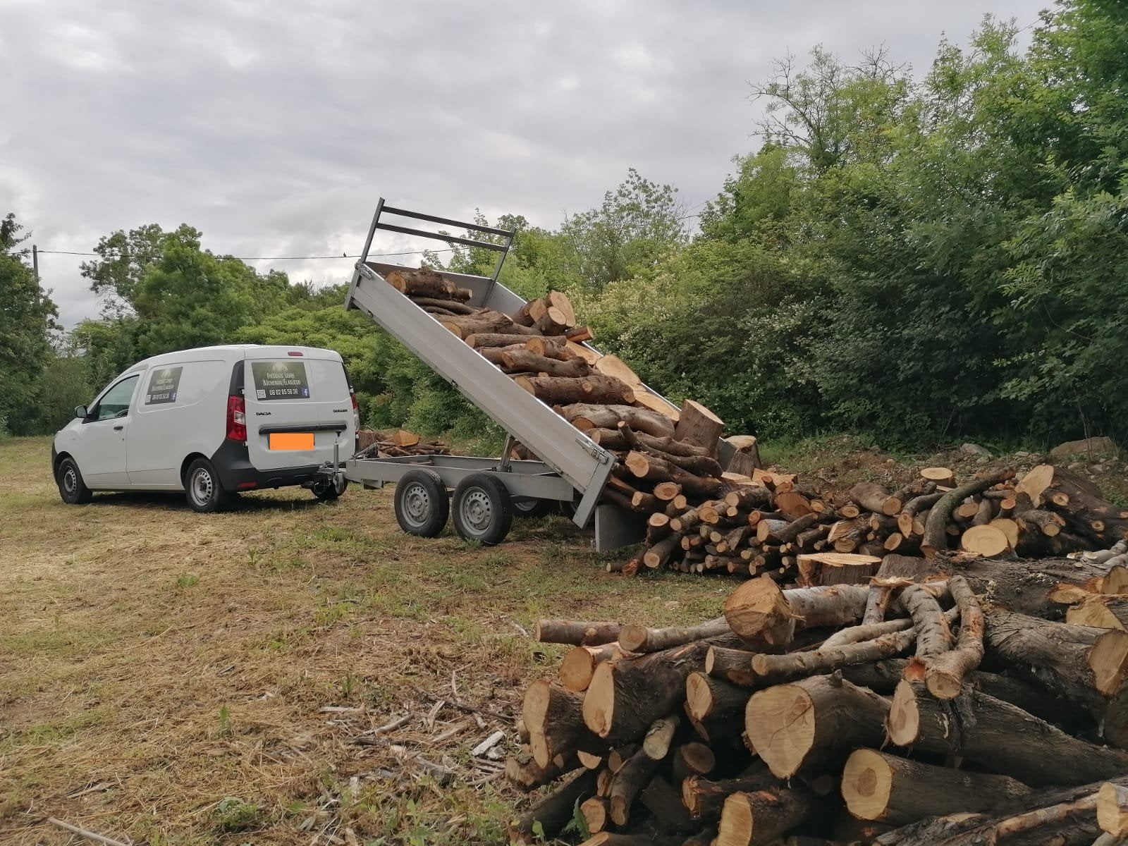 Dubbelas aanhangwagen met kiepfunctie, Ophalen