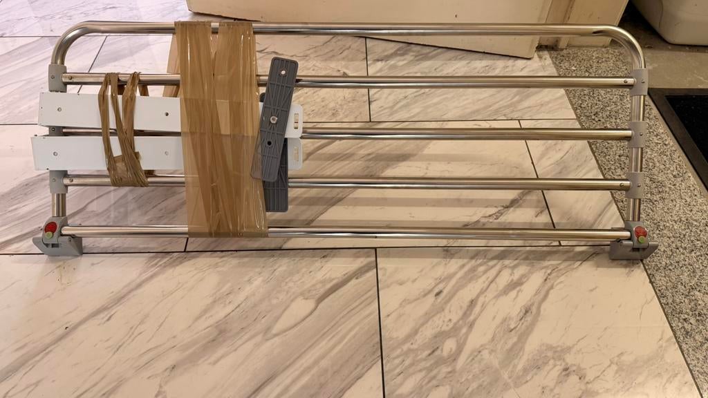 Bedhek voor ouderen/minder mobiele personen, Huis en Inrichting, Slaapkamer | Bedden, Zo goed als nieuw, Ophalen