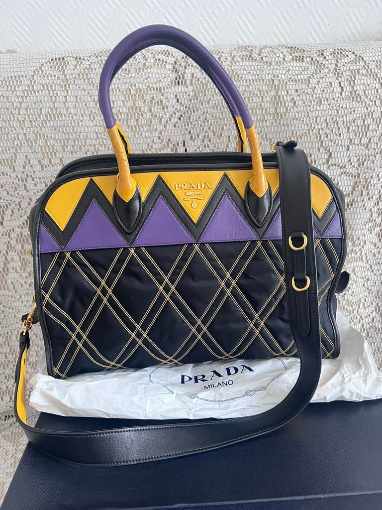 Sac PRADA édition limitée, Bijoux, Sacs & Beauté, Sacs | Sacs à bandoulière, Enlèvement ou Envoi, Comme neuf