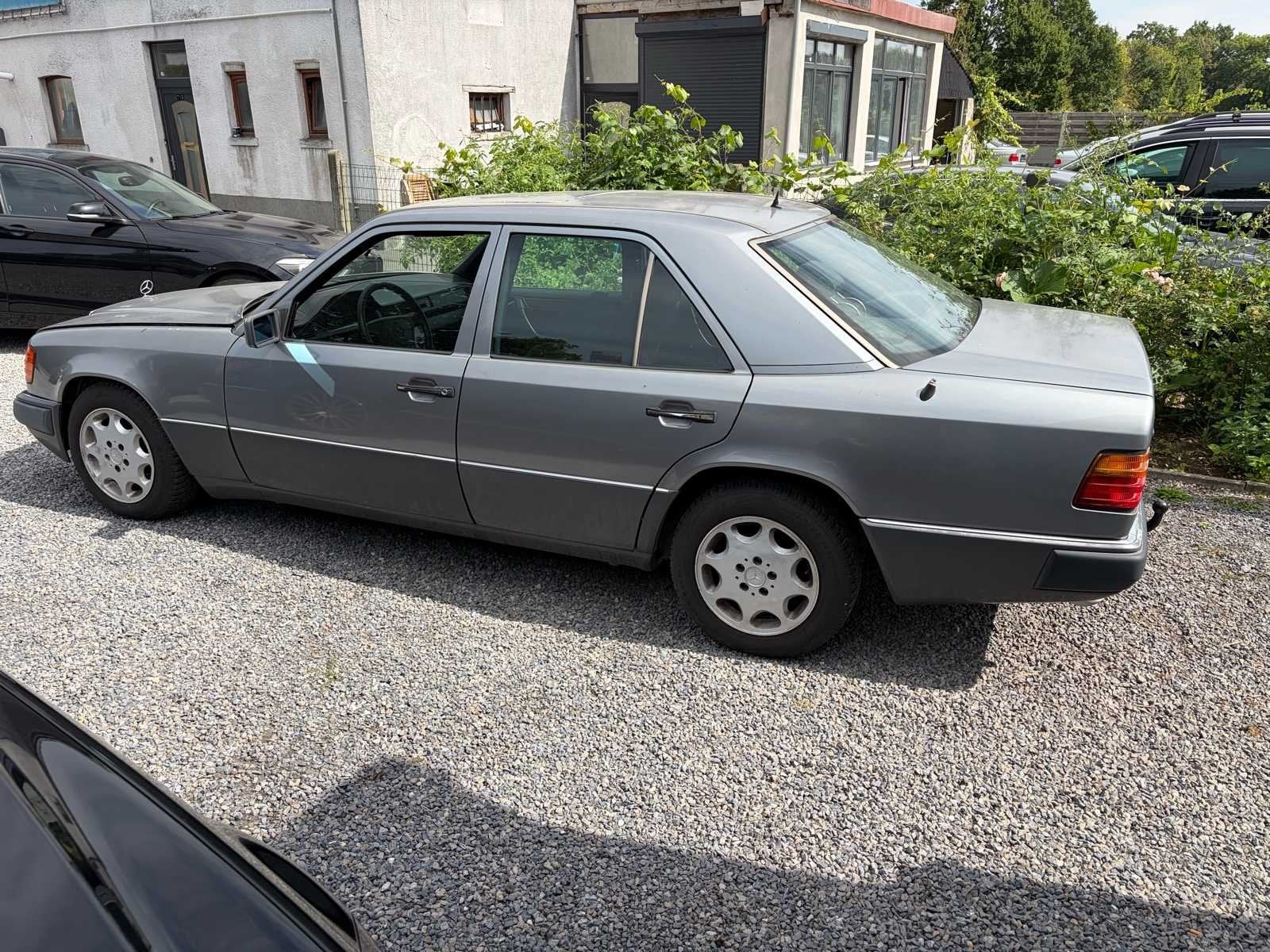 Mercedes-Benz 220E voiture classique, Autos, Achat, Entreprise, Mercedes-Benz, Berline