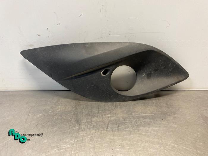 Afdekplaat mistlamp rechts van een Opel Meriva (Meriva B 10-, Gebruikt, -, -, Opel