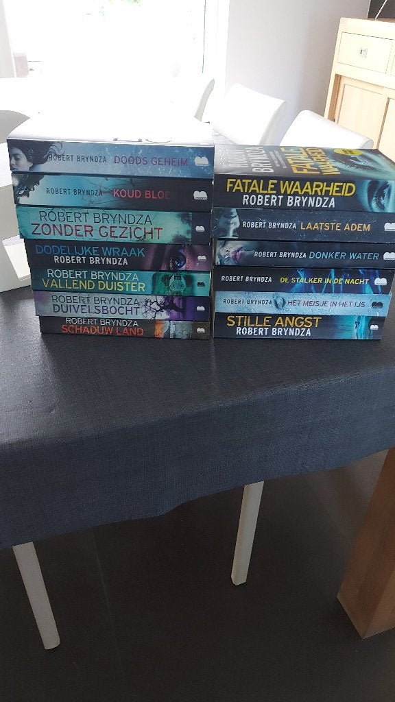 boeken, Boeken, Wereld overig, Robert Bryndza, Ophalen, Gelezen