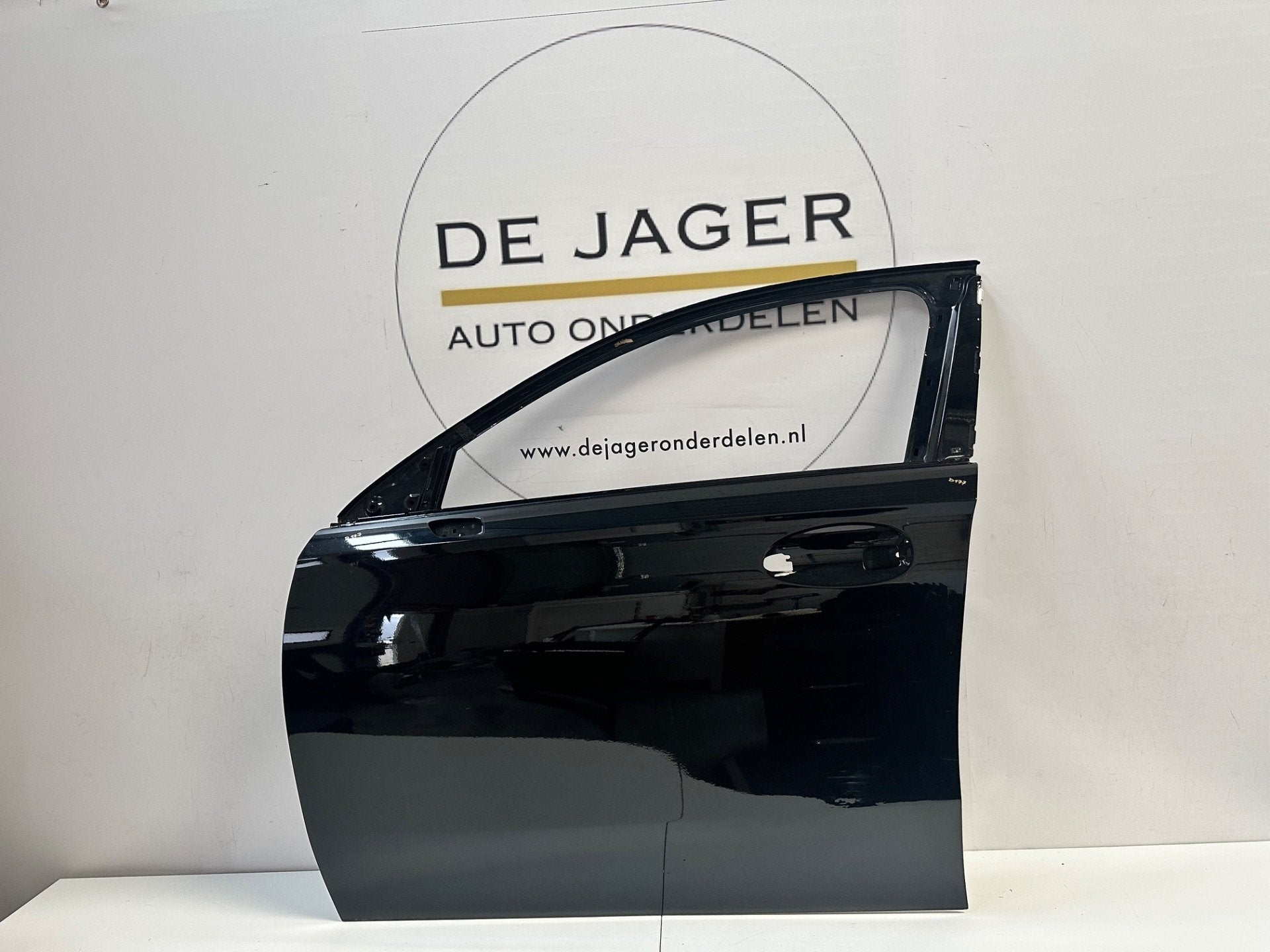 MERCEDES CLASSE A W177 PORTE PORTE AVANT GAUCHE A1777220900, Autos : Pièces & Accessoires, Mercedes-Benz AG, Utilisé, Mercedesstrasse 120
70372  Stuttgart, DE