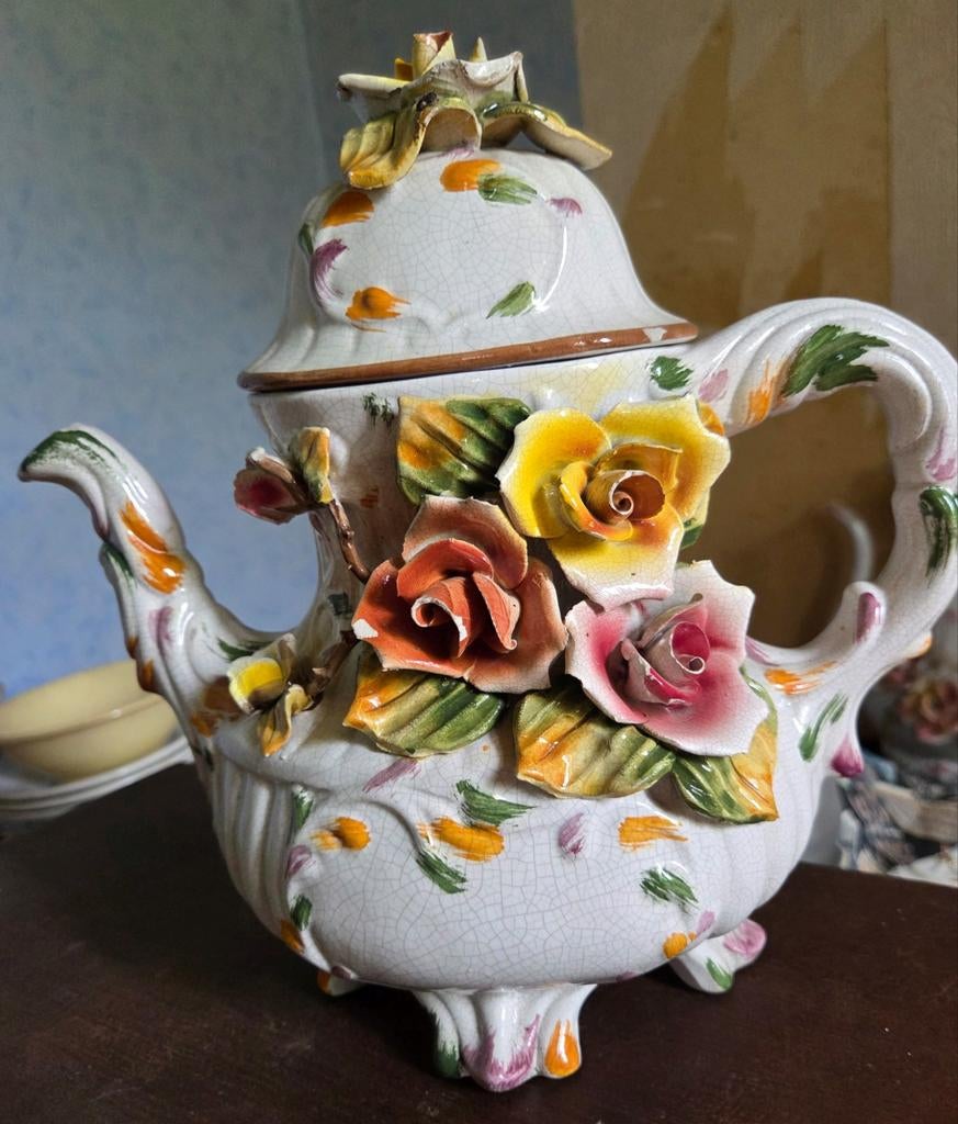 Italiaanse keramieken theepot uit Bassano, Antiek en Kunst, Ophalen
