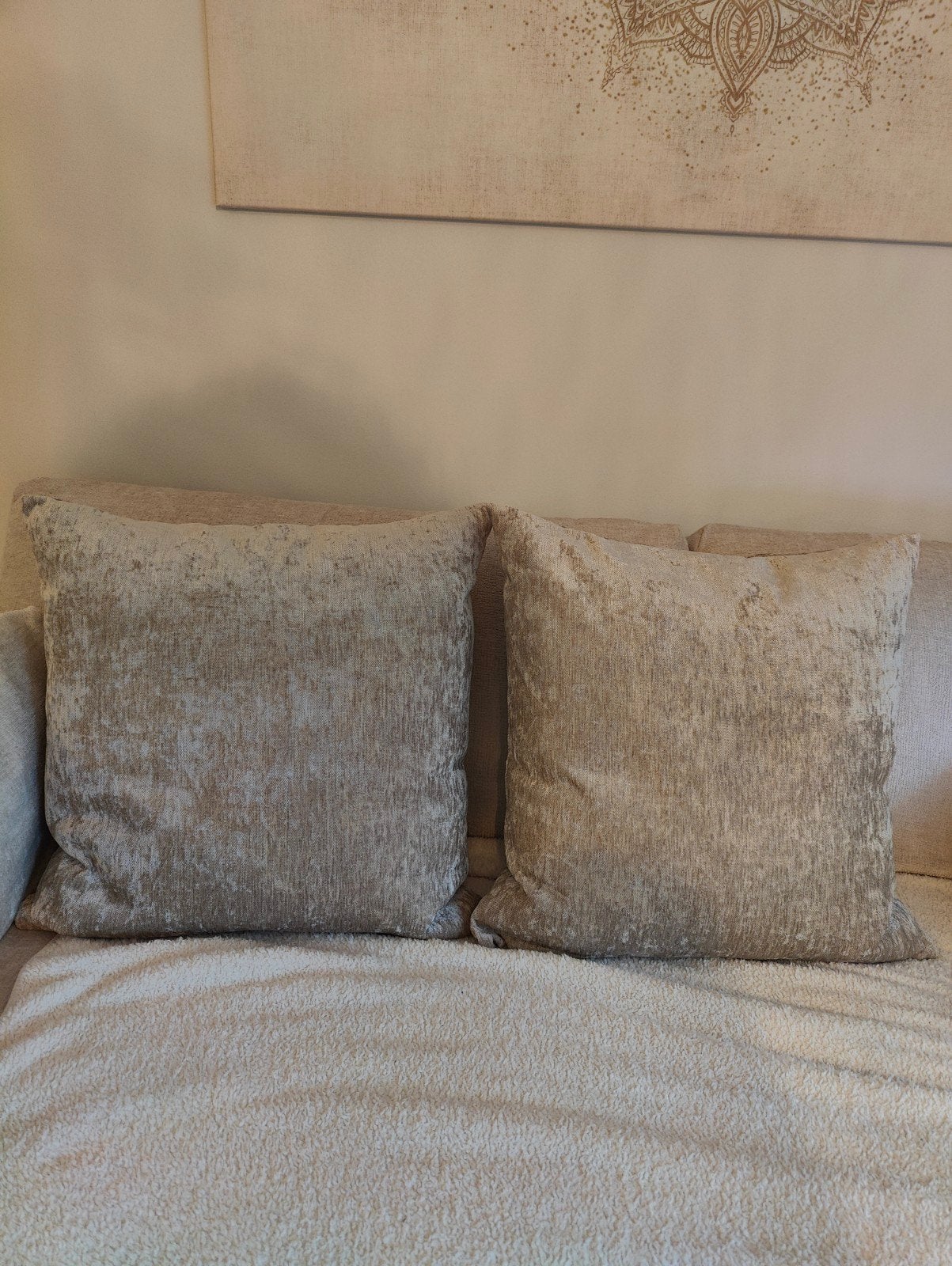 Twee grote kussens, kleur licht taupe., Ophalen