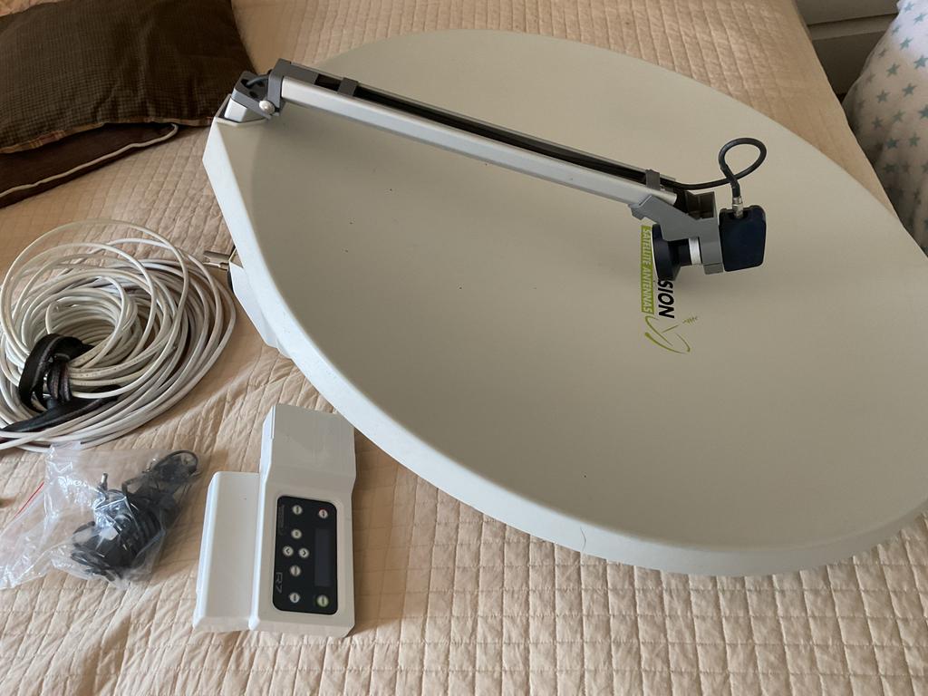 Travelvision r7 satelietschotel, Ophalen, Zo goed als nieuw