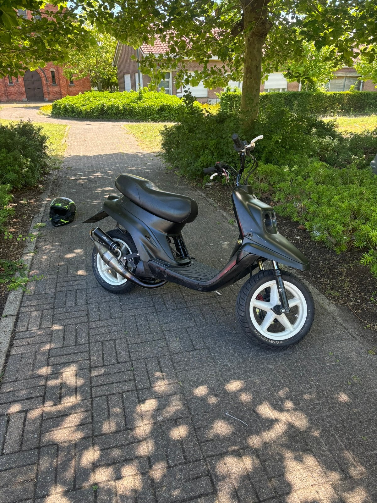 Op zoek naar MBK BOOSTER AC frame a klase met papiren, Vélos & Vélomoteurs, Scooters | Yamaha, Enlèvement, Comme neuf