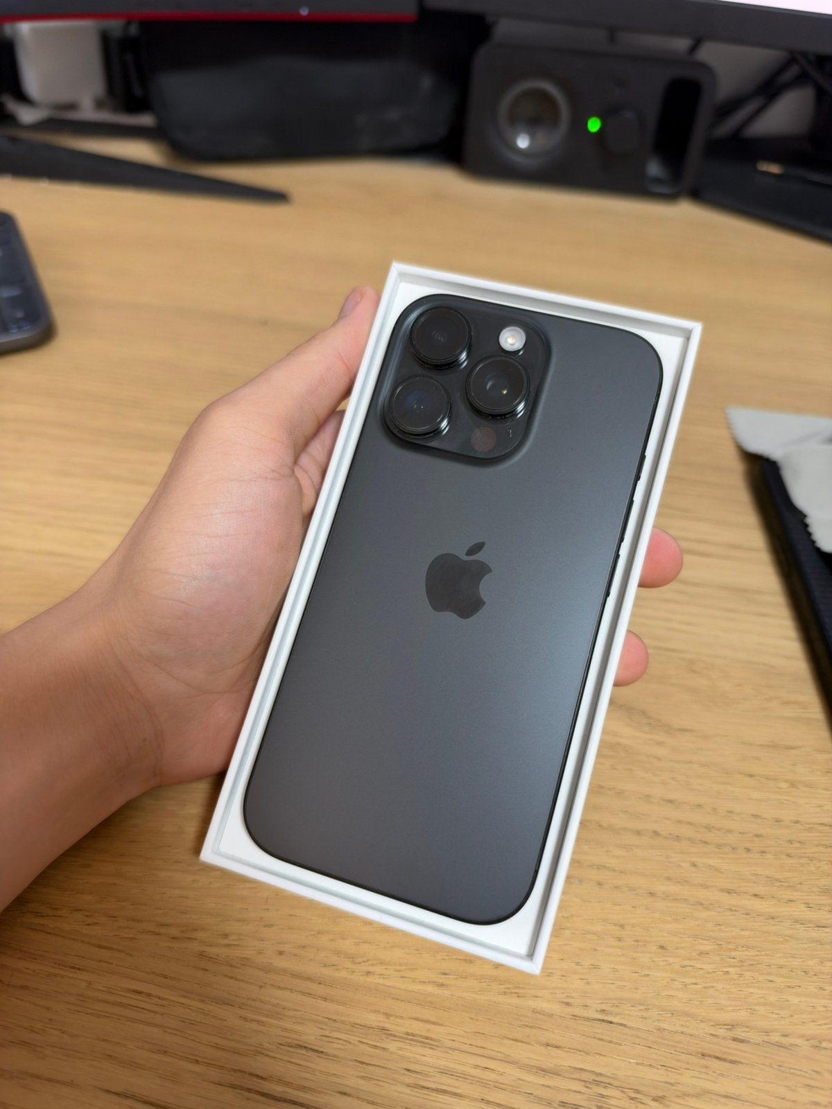iPhone 16 Pro 256 Go + 4 coques, Telecommunicatie, Ophalen, IPhone 16, Zo goed als nieuw, Siliconen