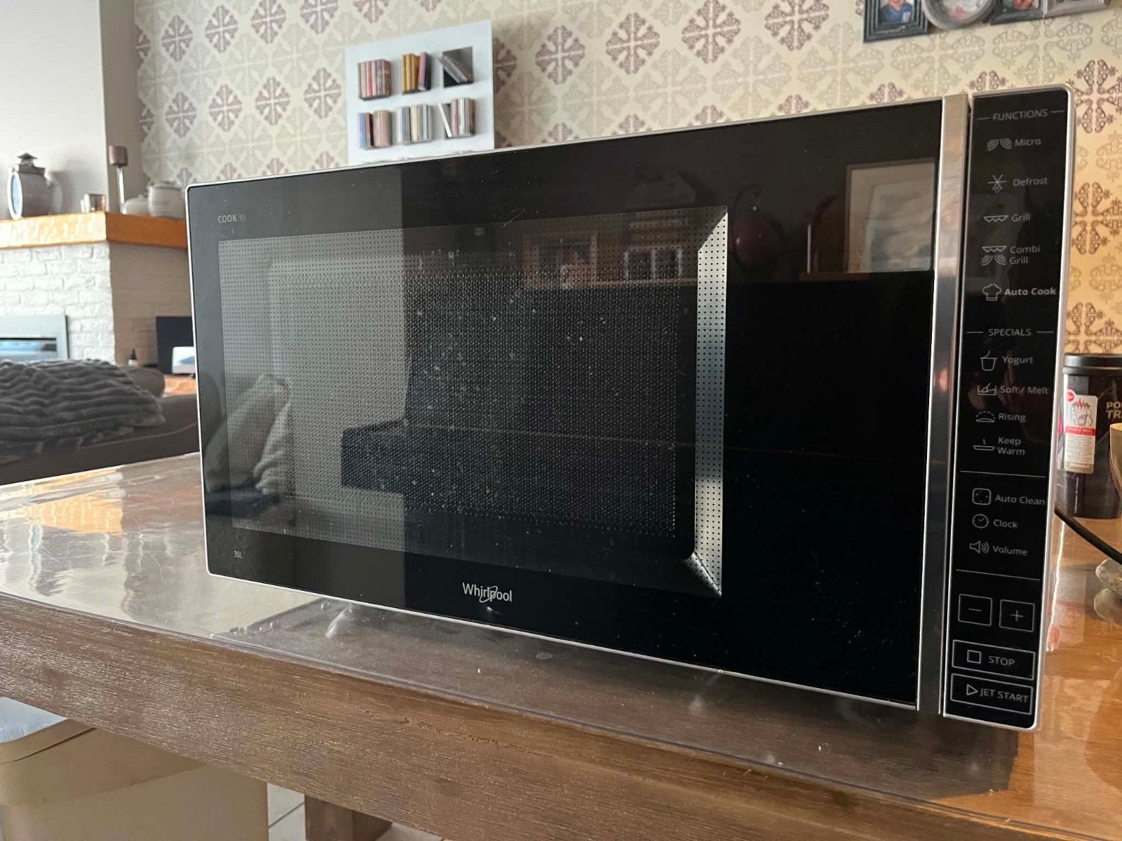 Microgolf van whirlpool 30l nog geen 2 jaar oud., Ophalen, Grill