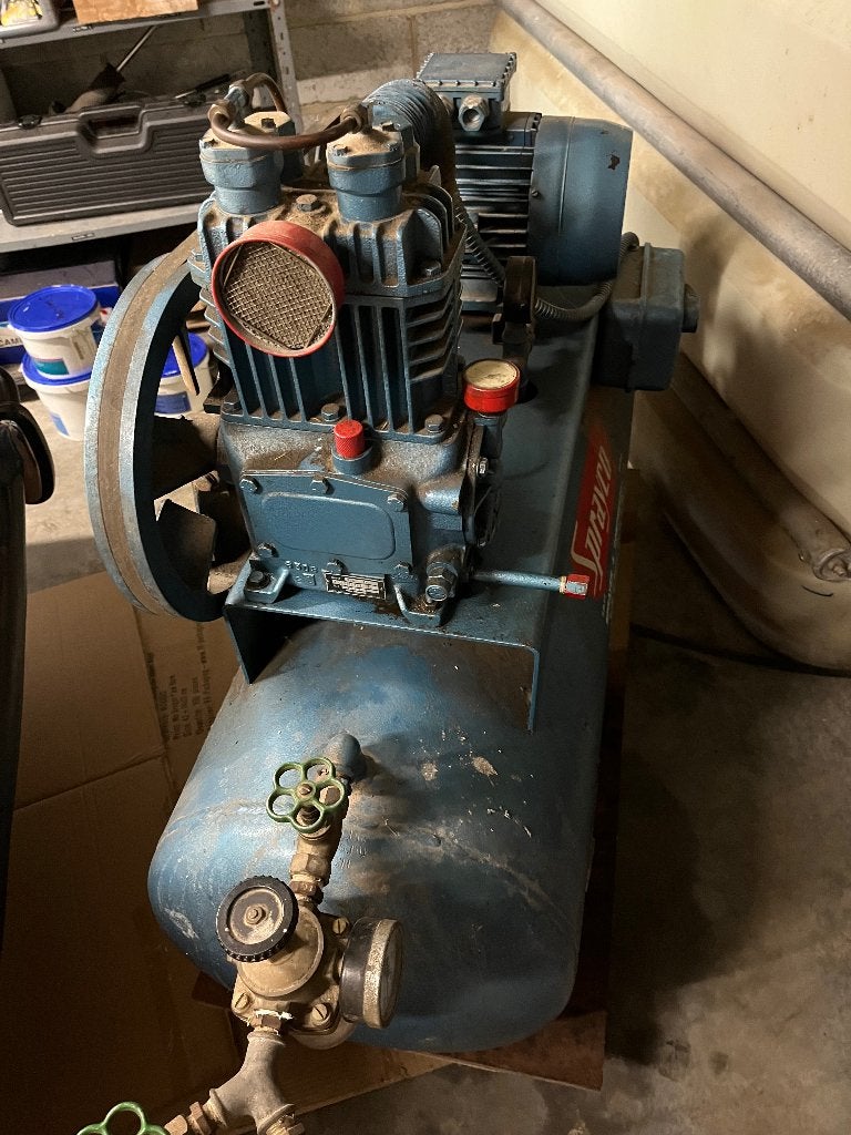 compressor, Doe-het-zelf en Bouw, 25 tot 100 liter, Ophalen, Gebruikt, Minder dan 6 bar