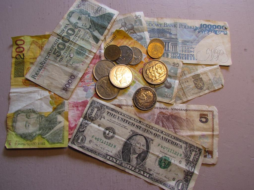 Twee Zilvermunten en oude bankbiljetten, Enlèvement ou Envoi, Monnaie