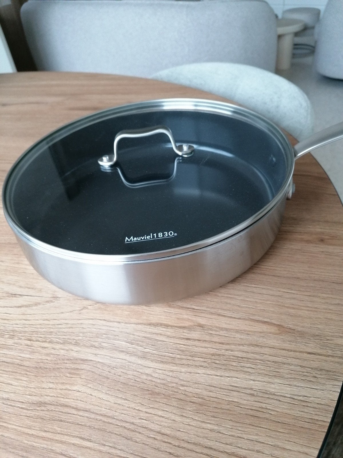 Mauviel pan met glazen deksel. 28 diameter., Huis en Inrichting, Braadpan, Nieuw, Ophalen of Verzenden, Geschikt voor inductie