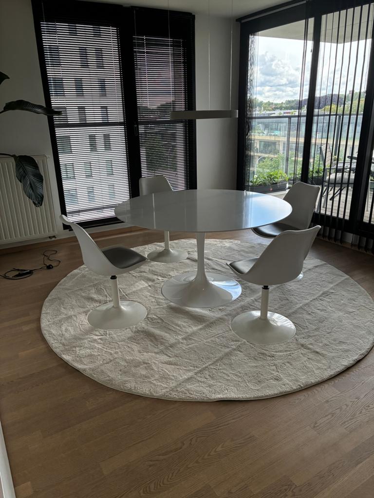 Supermooie Tulip stoelen , nieuwstaat met grijze zitting, Ophalen, Zo goed als nieuw, Wit, Metaal