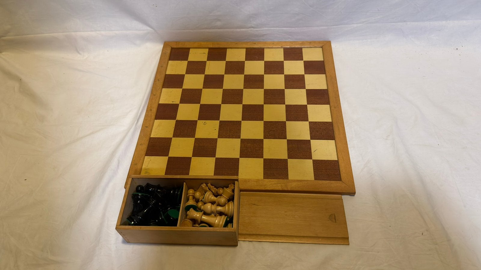 Schaak Pionnen In Een Doosje & Spelbord! Volledig Compleet!, Hobby en Vrije tijd, Gezelschapsspellen | Bordspellen, Een of twee spelers